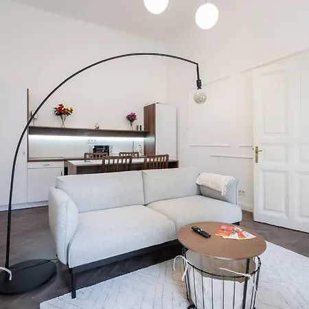 Apartment Stylish In The Center With Ac