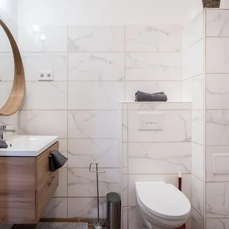 Stylish Apartment In The City Center With 2 Brs And Ac דירה בודפשט