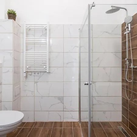 Stylish Apartment In The City Center With 2 Brs And Ac